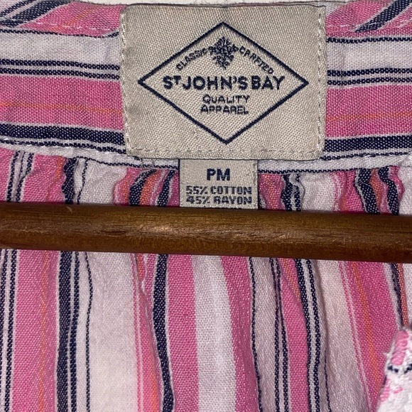 St John’s Bay Women’s Top - Picture 3 of 4